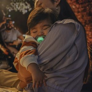 AVENT Ultra Air NightTime,ортодонтски силиконови залъгалки 6-18м.,пастелни неутрални ,в кутия за стерилизиране0661.001