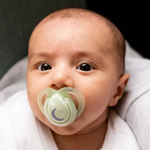 TOMMEE TIPPEE Ортодонтични залъгалки  Night Time, 0-6 м, 2 броя, звезда/луна 0248