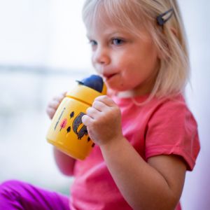  TOMMEE TIPPEE Тренировъчна неразливаща се чаша с мек н-k и дръжки SuperStar Trainer Sippee Cup 300 мл, 6м+, жълта 0223