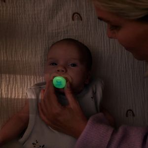 Philips AVENT  Ортодонтични силиконови залъгалки 2 бр. 6-18м AIR NIGHT ЗВЕЗДА/DREAM 0519.008