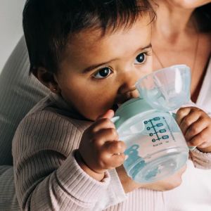 TOMMEE TIPPEE Неразливаща чаша с мек накрайник Soft Spout 150 мл, 4м+ BACSHIELD син Мече TT.0287